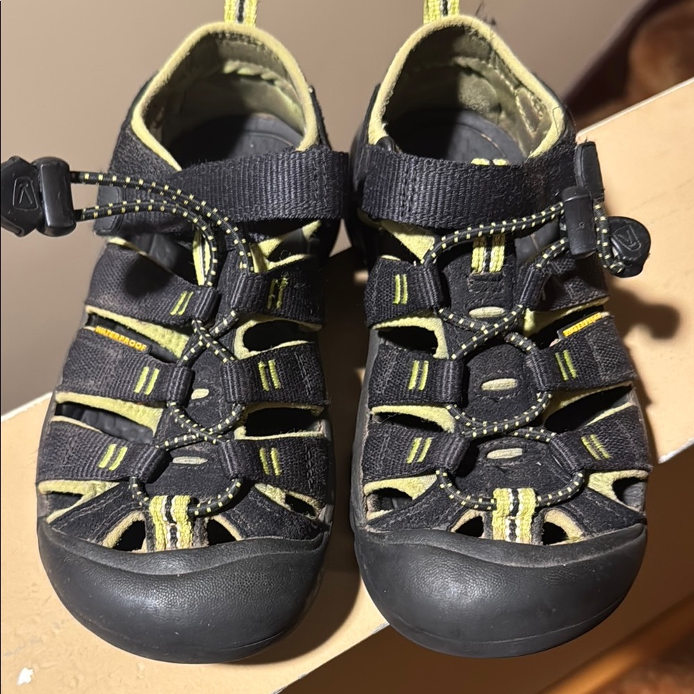 Keen Kids Black and Yellow Sandals